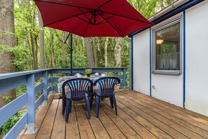 Outdoor dining - Bungalow 'Bungalow Bark Sedov, Bgl 3' with Private Terrace and Wi-Fi (Dranske)