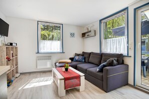 TV, mesa de pingue-pongue