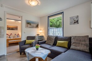 TV - Bungalow 'Bungalow Kay, Bgl 4' with Private Terrace and Wi-Fi (Dranske)