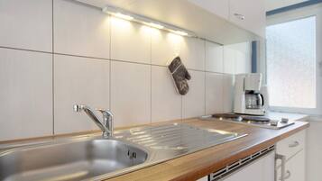 Réfrigérateur, plaque de cuisson, cafetiÚre/bouilloire