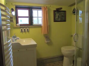 Bruser, hårtørrer, håndklæder