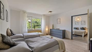 2 quartos, ferros/tábuas de passar roupa, Wi-Fi de cortesia