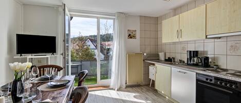 Refrigerador, microondas, horno, placa de cocina