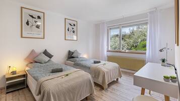 3 makuuhuonetta, silitysrauta/-lauta, ilmainen Wi-Fi, vuodevaatteet