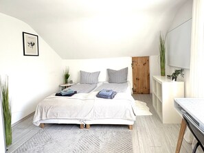 3 chambres, fer et planche à repasser, Wi-Fi gratuit, draps fournis