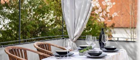 تناول الطعام بالخارج