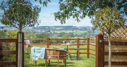 Sun Hill Palins - a cottage that sleeps 2 guests in 1 bedroom