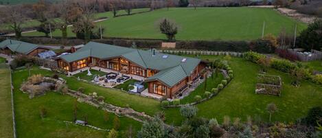 المنشأة من الخارج