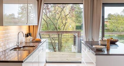 Abbey - a lodge that sleeps 6 guests in 3 bedrooms