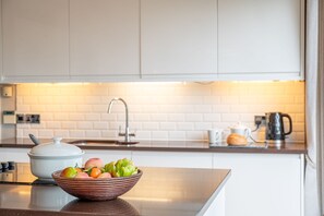 Fridge, microwave, oven, coffee/tea maker