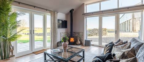 Smart-TV, Kamin, Stereoanlage