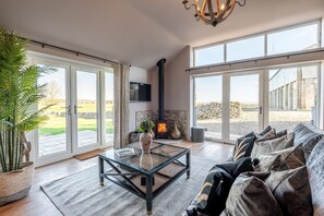 Smart TV, fireplace, stereo - Bearskin Cottage - Holiday At Home (Leyburn)