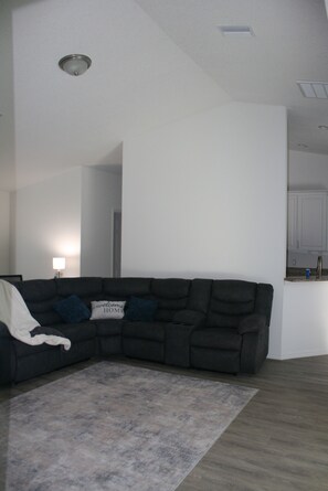 Living area - Garden Street Serenity (Inverness)
