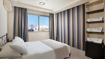 2 bedrooms, iron/ironing board, Internet, bed sheets