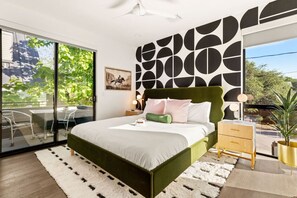 5 sovrum, skrivbord, strykjärn/strykbräda och resesäng