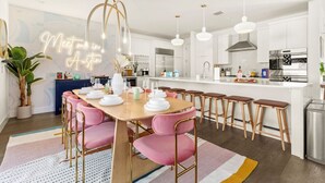Dining - Pool, Spa, FirePits, Speakeasy, Minigolf, Sleep 18 (Austin)
