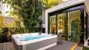 Terrace/patio - Pool, Spa, FirePits, Speakeasy, Minigolf, Sleep 18 (Austin)