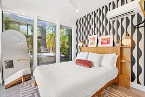 5 bedrooms, desk, iron/ironing board, travel crib