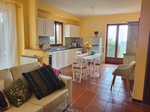 Fireplace - Casa Brina C: A characteristic and welcoming apartment that is part of an ancient country house made of stone, with Free WI-FI. (Monte Santa Maria Tiberina)