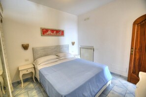 1 bedroom, iron/ironing board, free WiFi, bed sheets - Casa Zenia D: A bright and cheerful apartment located on a hillside, facing the sea, with Free WI-FI. (Positano)