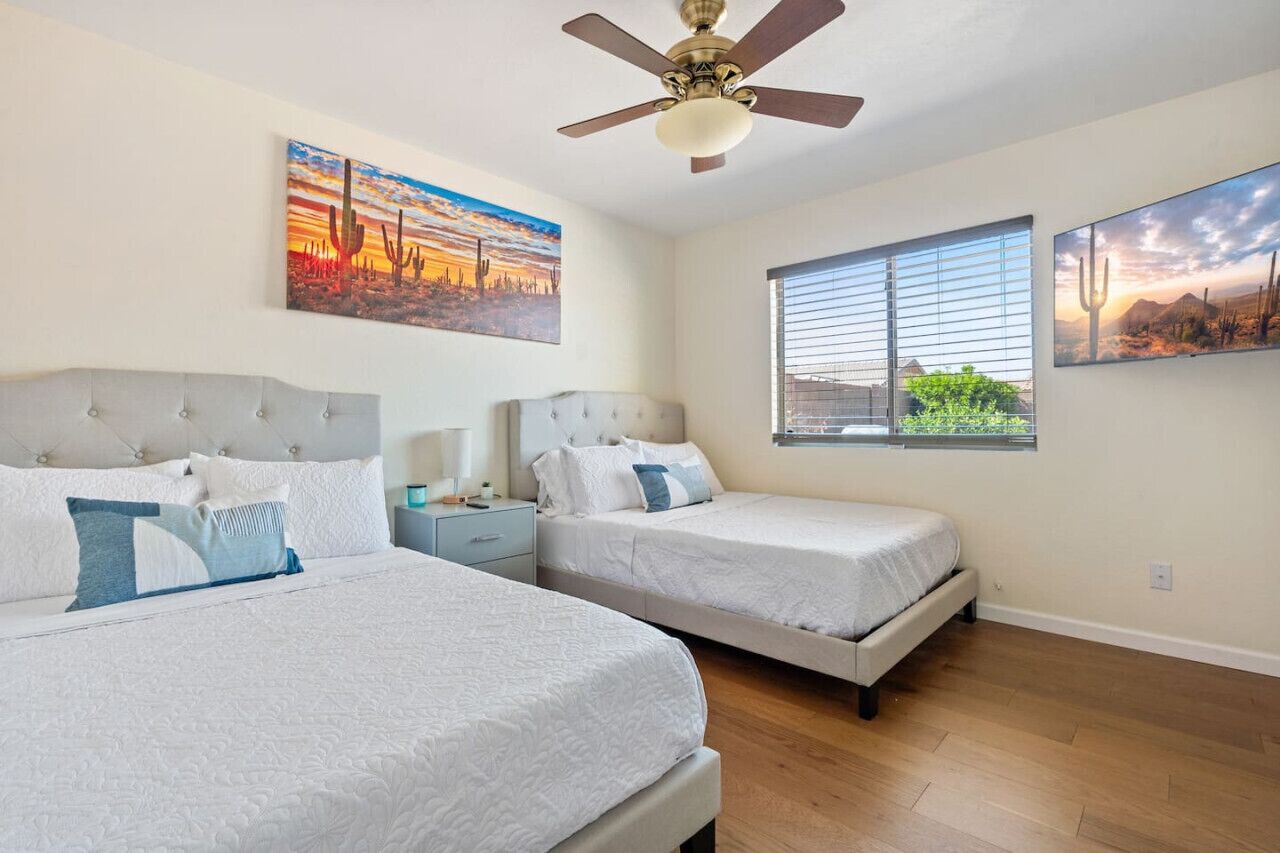 4 camere, una scrivania, ferro/asse da stiro, culla da viaggio