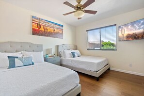 4 Schlafzimmer, Schreibtisch, Bügeleisen/Bügelbrett, Reisekinderbett