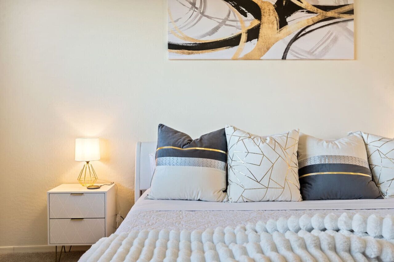 4 bedrooms, desk, iron/ironing board, travel crib