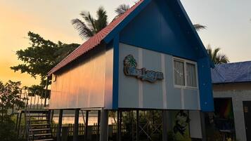 Elite Cottage | Premium bedding, free WiFi, bed sheets