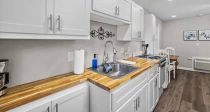 Downtown Kimmswick~ Studio~ Newly Renovated