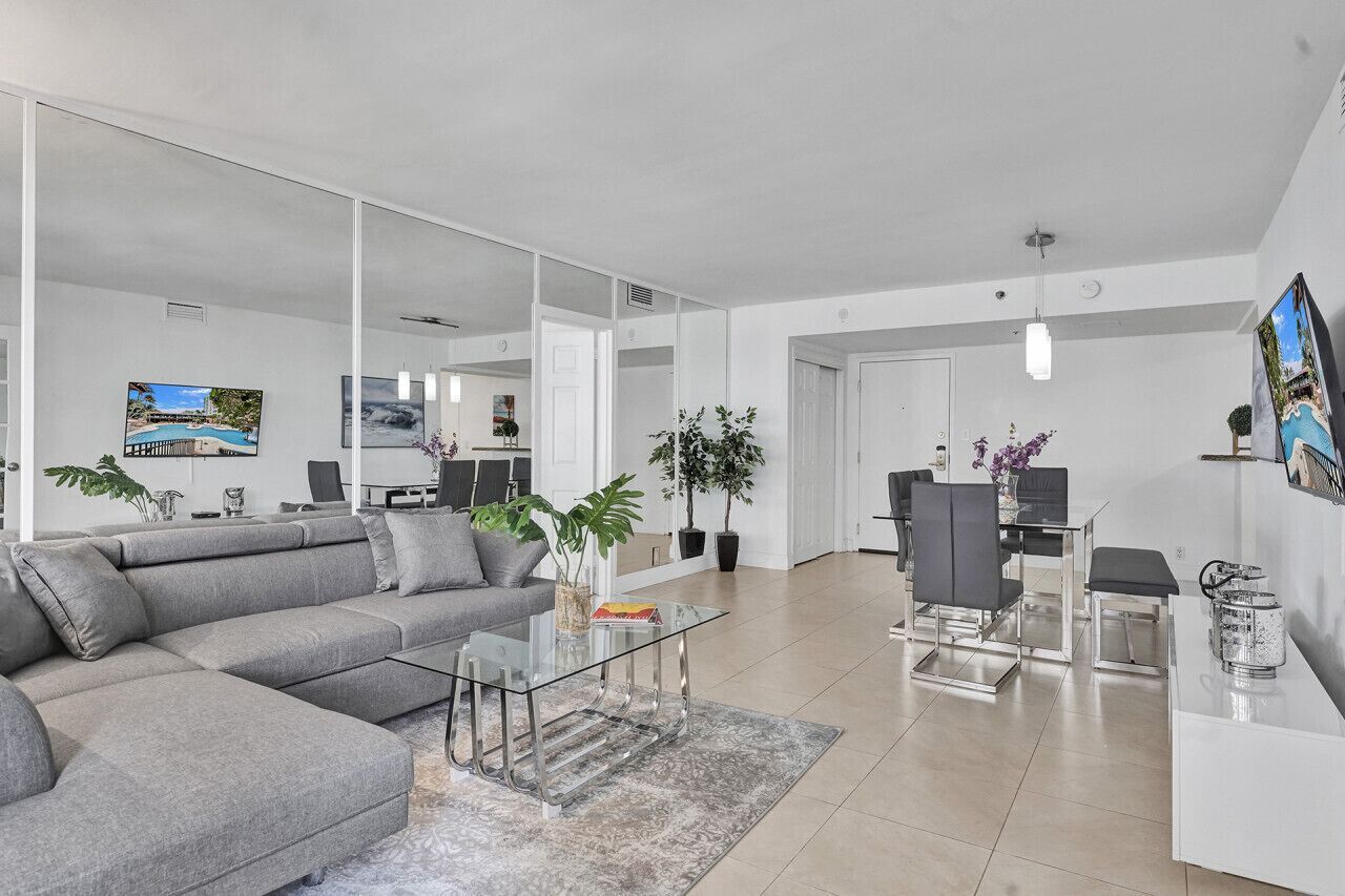 Adorable 2 Bedroom Miami Beach Condo 616