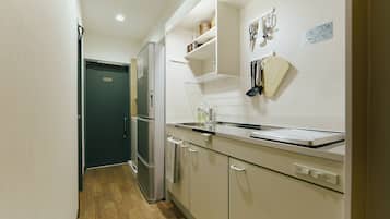 Fridge, microwave, stovetop, toaster