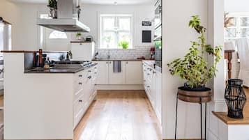 KylskÄp, mikrovÄgsugn, ugn och spishÀll