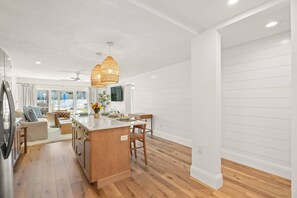 Interior - Stylish Newly Remodeled Condo, Walk to Beach & St. Armands, Heated Pool/Spa, Free Activities Daily (Sarasota)