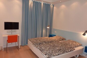 2 Schlafzimmer, Schreibtisch, Bügeleisen/Bügelbrett, kostenloses WLAN