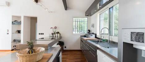 Fridge, microwave, oven, dishwasher