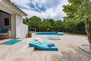 Outdoor pool - Maison DE Vacances Adaptée Pour Toute la Famille Pétanque , Piscine , mer (Callian)