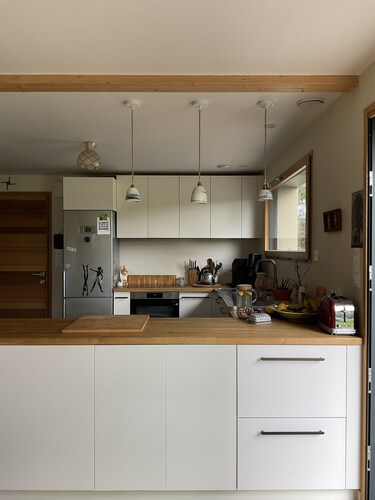 Maison récente, bioclimatique et lumineuse au calme et à 15’ de l’océan. 