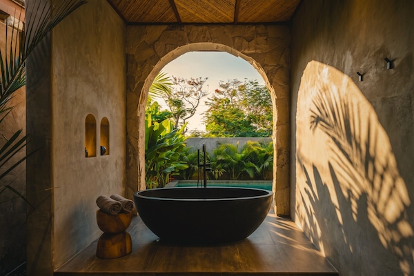 Villa 9 Unam Garden View | Bathroom | Separate tub and shower, hair dryer, towels