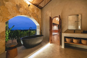 Villa 1 Firefly Ocean View | Bathroom | Separate tub and shower, hair dryer, towels - SIVANA, Hotel Boutique with ocean or garden views - Adults only (Pecatu)