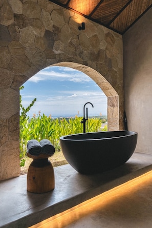 Villa 1 Firefly Ocean View | Deep soaking bathtub - SIVANA, Hotel Boutique with ocean or garden views - Adults only (Pecatu)