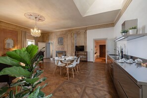 تناول الطعام