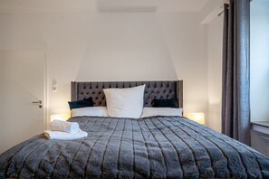 City Condo | 2 bedrooms, hypo-allergenic bedding, individually furnished, desk
