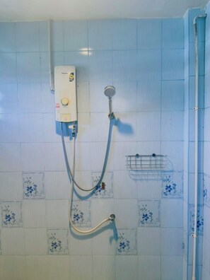 Shower, towels - Apartment X5 (Pattaya)