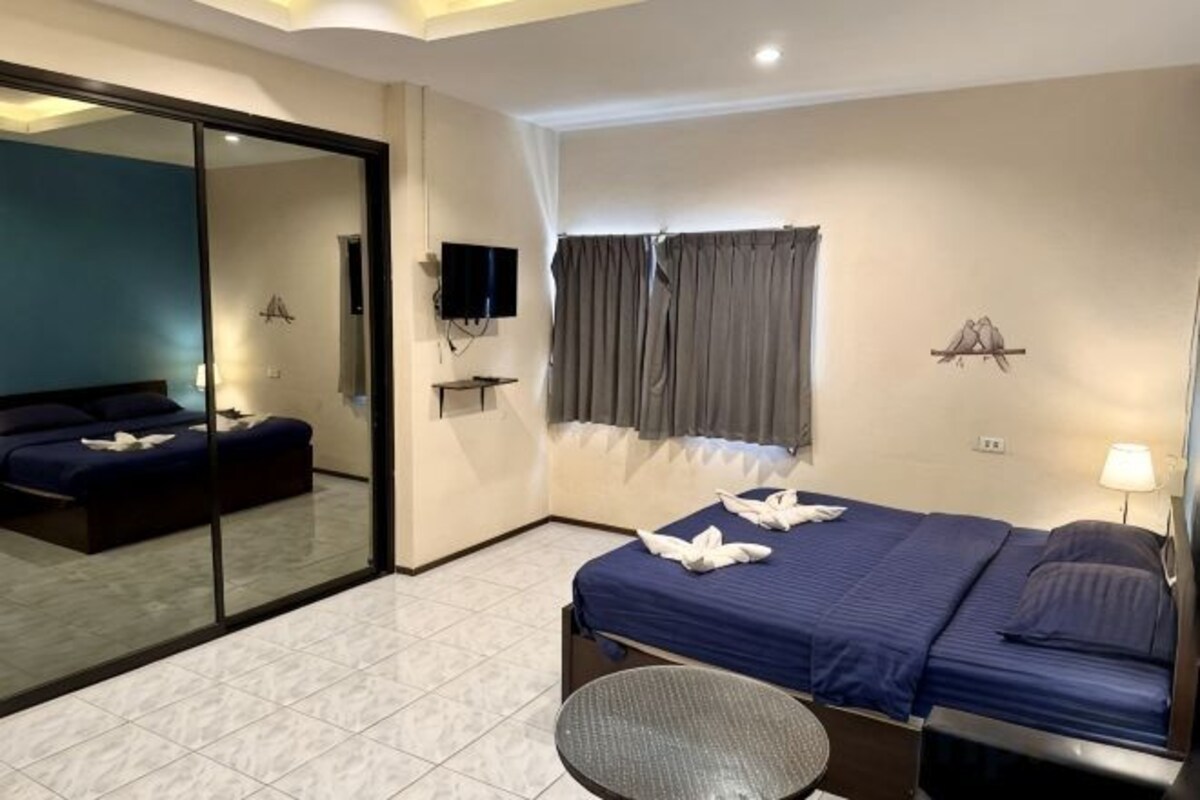 1 bedroom, desk, WiFi (free), bed sheets