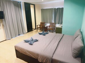 Deluxe Room, Balcony | 1 bedroom, desk, WiFi (free) - Apartment X5 (Pattaya)
