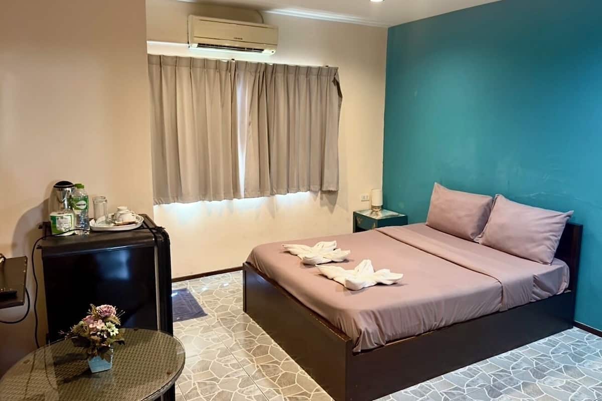 Standard Room without Balcony | 1 bedroom, desk, WiFi (free)