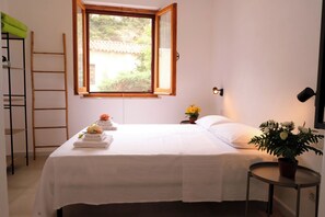 1 bedroom, iron/ironing board, free WiFi, bed sheets - Newly refurbished Apartment great location (Buggerru)