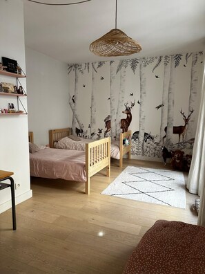 2 chambres, fer et planche à repasser, Wi-Fi, draps fournis