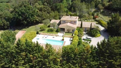 Bastide Provençale de 220m2,sansvis à vis Avec Piscine sur un Terrain de 10000m2