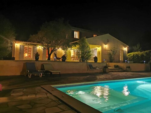 Bastide Provençale de 220m2,sansvis à vis Avec Piscine sur un Terrain de 10000m2